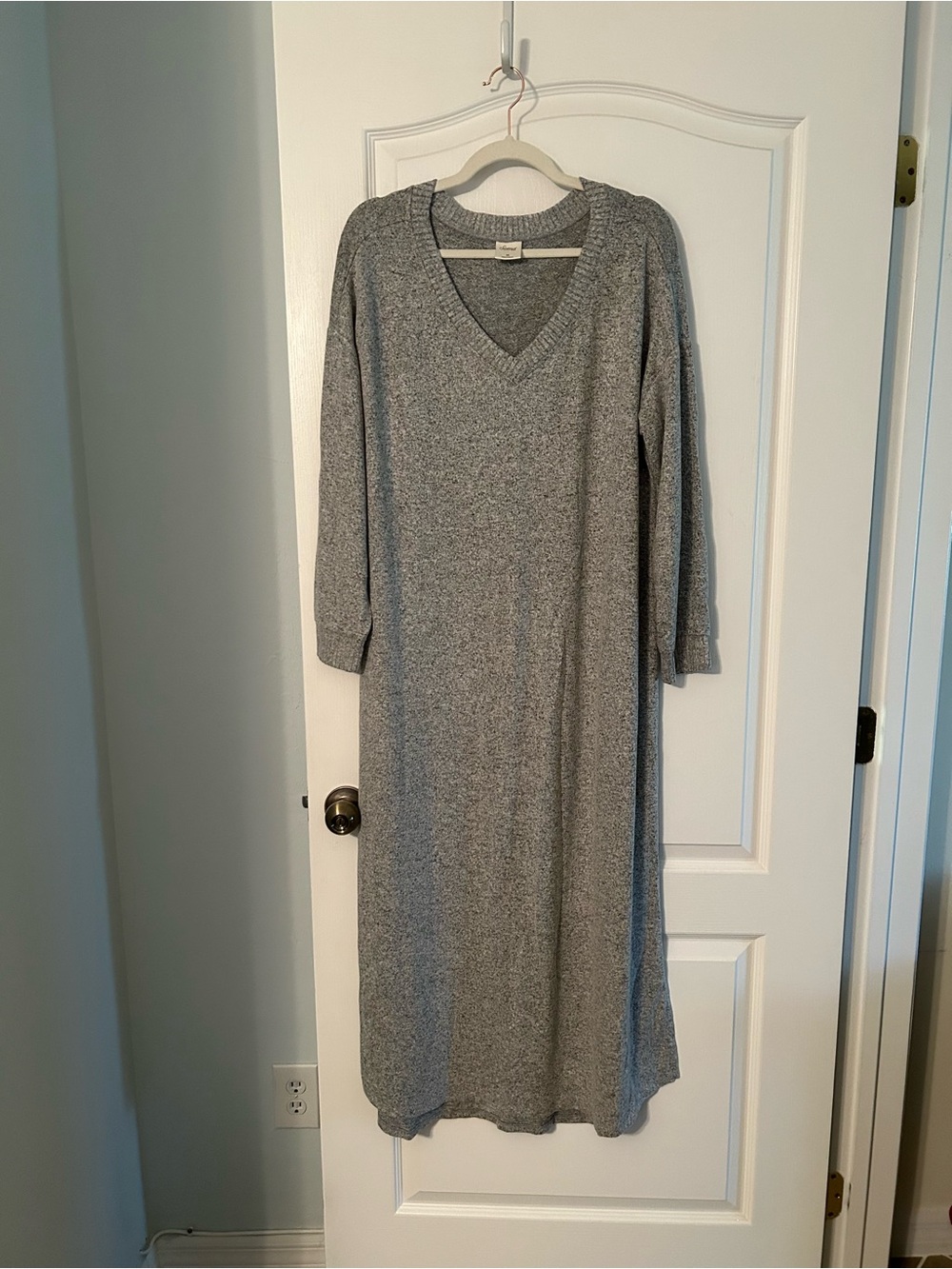 NWOT soma cozy Women’s Gray V-Neck sleepshirt